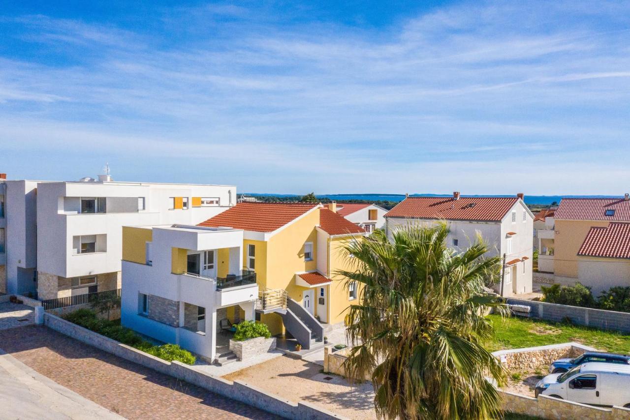 Apartments Yellow Новалья Экстерьер фото
