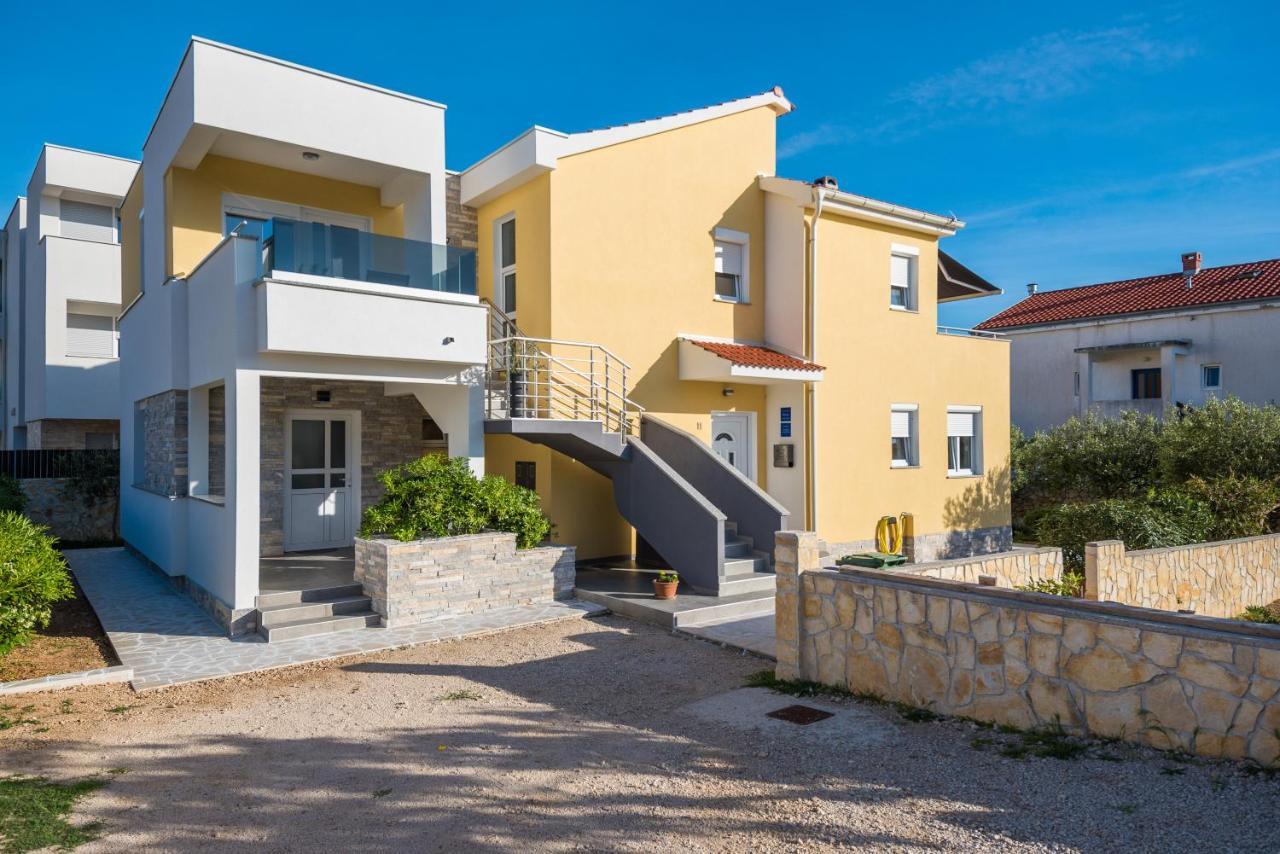 Apartments Yellow Новалья Экстерьер фото