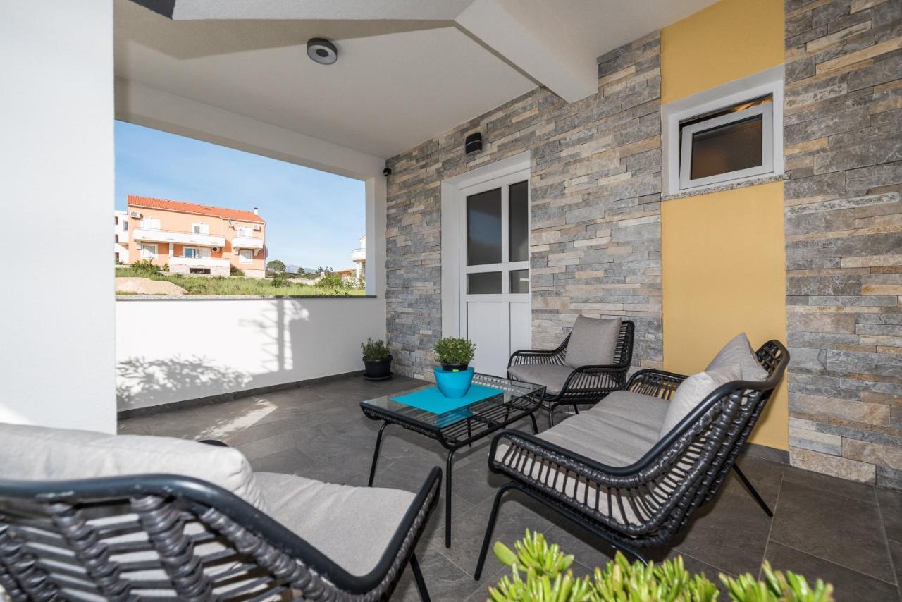 Apartments Yellow Новалья Экстерьер фото