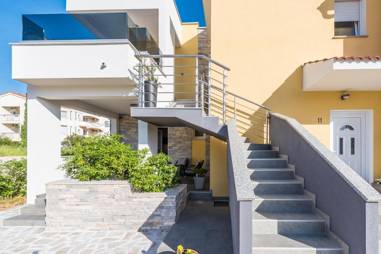 Apartments Yellow Новалья Экстерьер фото
