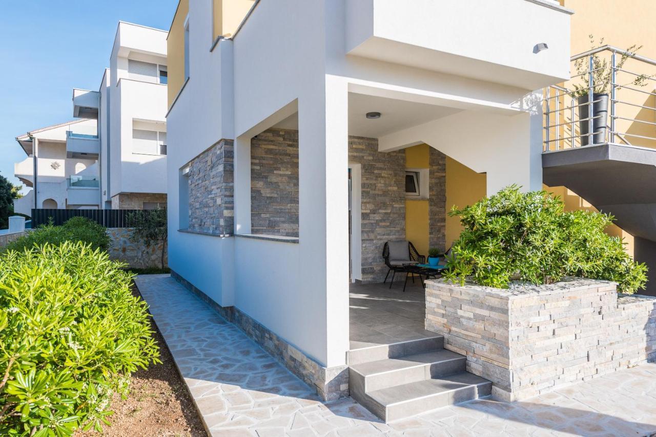 Apartments Yellow Новалья Экстерьер фото